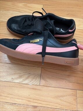 Puma Black Sneakers with Pink Formstrip and Gum Sole